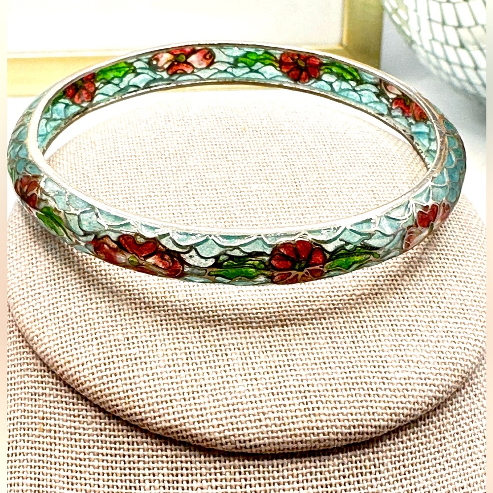 Beautiful, dainty Vintage Plique a jour Stain glass flower blue pink bangle.